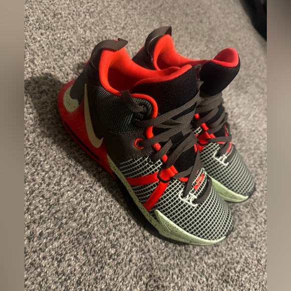 Nike LeBron Witness VII Mens Size 10 Authentic - Picture 2 of 5